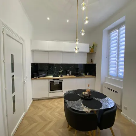 Apartment Grand T2 Cours Napoleon A