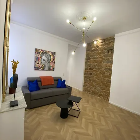 Grand T2 Cours Napoleon A アパート