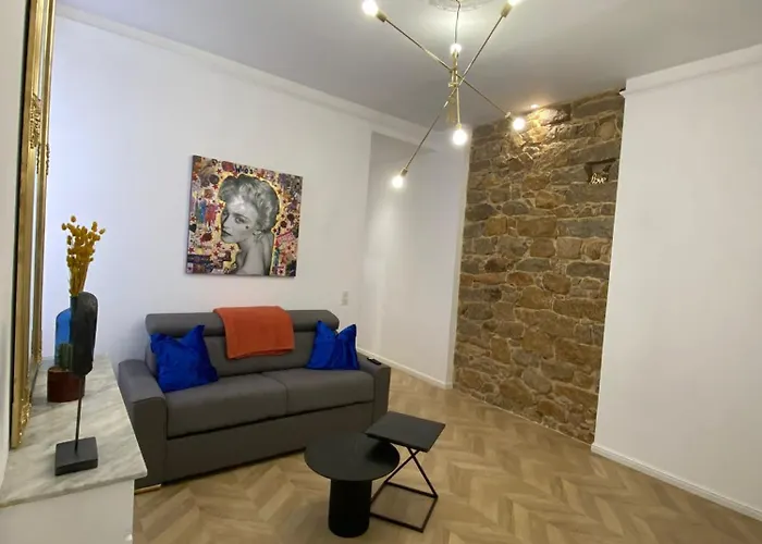 Grand T2 Cours Napoleon A Lägenhet